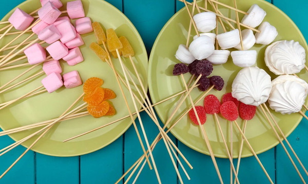 DIY-Sträuße aus Marshmallows und Marmelade. Foto, Meisterkurse