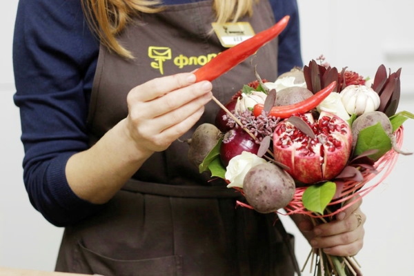 Essbarer Blumenstrauß für eine Frau. So machen Sie es selbst