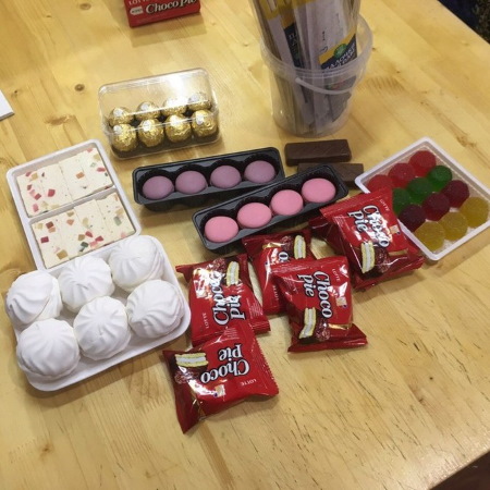 DIY-Sträuße aus Marshmallows und Marmelade. Foto, Meisterkurse