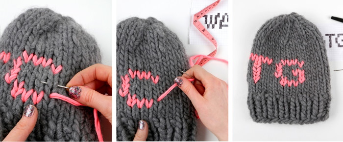 So verzieren Sie eine Strickmütze für Damen mit Perlen, Pelz, Strasssteinen und Rocailles. Foto
