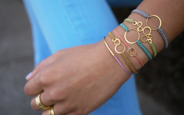 Makramee für Anfänger. Muster zum Weben von Armbändern, Knoten, Paneelen, Blumentöpfen, Tieren, Taschen
