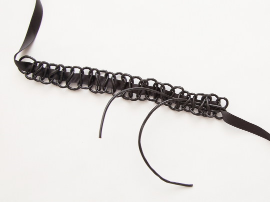 Makramee für Anfänger. Muster zum Weben von Armbändern, Knoten, Paneelen, Blumentöpfen, Tieren, Taschen