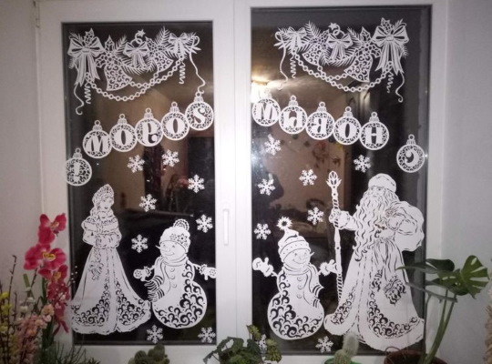 Neujahrsausschnitte. Vorlagen für Fenster: Mäuse, Bälle, Nu Pogodi, Eulen, Schneeflocken, Weihnachtsmann, Zeichentrickfiguren