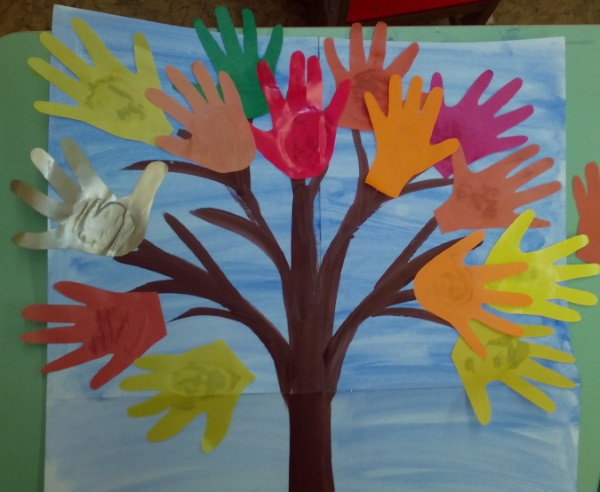 Palmenapplikationen aus farbigem Papier für Kinder: Herbstbaum, Igel, Pfau, Blumen