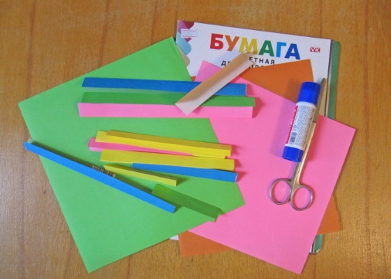 Irisfalten für Anfängerkinder. Was ist das, Diagramme, Schritt-für-Schritt-Meisterkurse. Foto