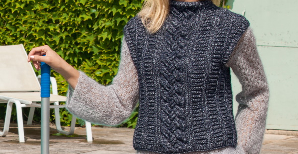 Mit Stricknadeln gestrickte ärmellose Damenjacke. Schemata mit Beschreibung, Abmessungen