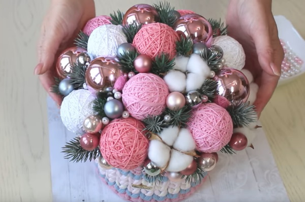Ein Strauß handgefertigter Strickfäden für Näherinnen und Großmütter. Beschreibung, Meisterkurse