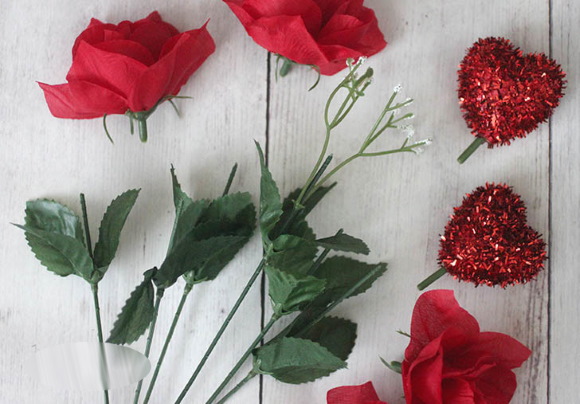 DIY-Garnknäuel-Blumenstrauß am Spieß
