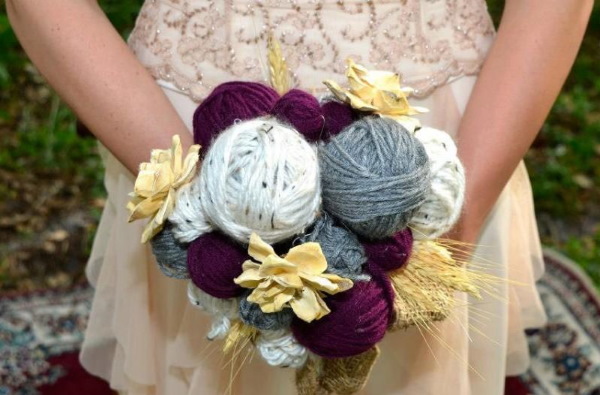 Ein Strauß handgefertigter Strickfäden für Näherinnen und Großmütter. Beschreibung, Meisterkurse