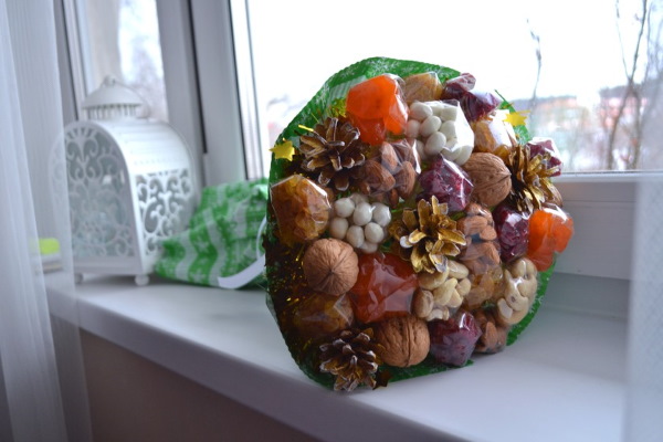 Sträuße aus Nüssen und Trockenfrüchten. DIY-Meisterkurse für Anfänger Schritt für Schritt