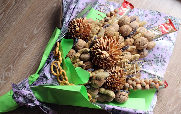 Sträuße aus Nüssen und Trockenfrüchten. DIY-Meisterkurse für Anfänger Schritt für Schritt