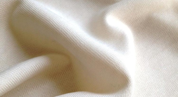 Bademantel mit Knöpfen. Einfaches DIY-Muster für Anfänger: männlich, weiblich