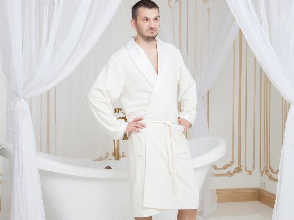 Bademantel mit Knöpfen. Einfaches DIY-Muster für Anfänger: männlich, weiblich