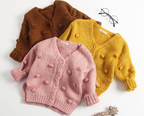 Gestrickte Bluse für Neugeborene 0-1-2-3-4-5-6 Monate. Schemata, Beschreibung für Anfänger