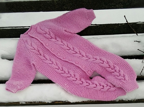Kostüme für Neugeborene: Jungen, Mädchen zur Entlassung. Strickanleitungen, Muster mit Beschreibungen