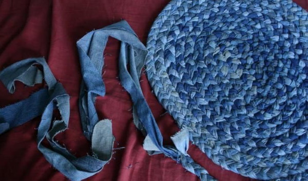 Teppiche zum Selbermachen aus alten Jeans. Meisterkurse in Häkeln, Flechten, Patchwork, Patchwork
