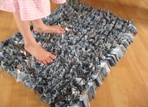 Teppiche zum Selbermachen aus alten Jeans. Meisterkurse in Häkeln, Flechten, Patchwork, Patchwork