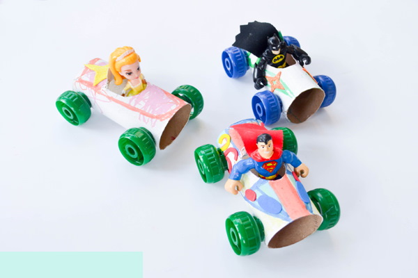 Basteln aus Plastikflaschenverschlüssen, Eimern, Sauerrahm. DIY-Schritt-für-Schritt-Diagramme