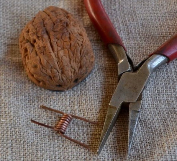 Basteln aus Walnussschalen, Plastilin, Tannenzapfen für Kinder