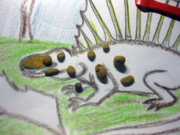 Schrittweise Zeichnung eines Dinosauriers für Kinder mit Bleistift und Hintergrund zum Kopieren. Foto