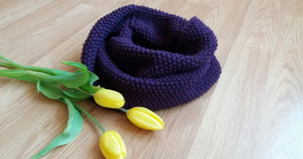 Mit Stricknadeln gestrickte Snood-Kapuze. Schemata und Beschreibungen, Anleitungen für Anfänger. Neue Modelle für Damen