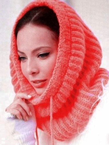 Mit Stricknadeln gestrickte Snood-Kapuze. Schemata und Beschreibungen, Anleitungen für Anfänger. Neue Modelle für Damen