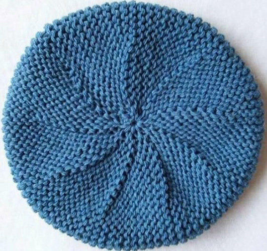 So stricken Sie eine Baskenmütze: klassisch, durchbrochen, voluminös, Winter, Herbst. Schema mit Beschreibung