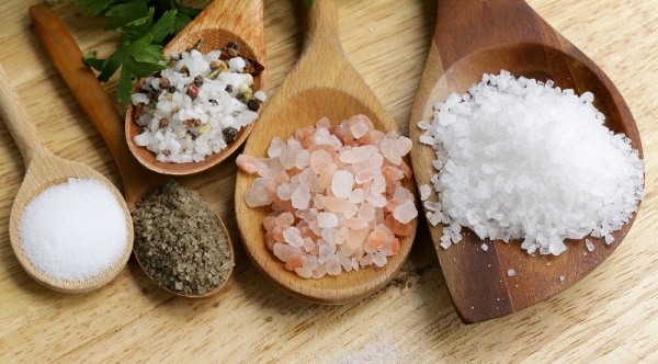 Badebomben (Kugeln). Wie man zu Hause macht, Rezept mit Glitzer, Überraschung, Öl aus Soda, Zitronensäure, Salz, Seife