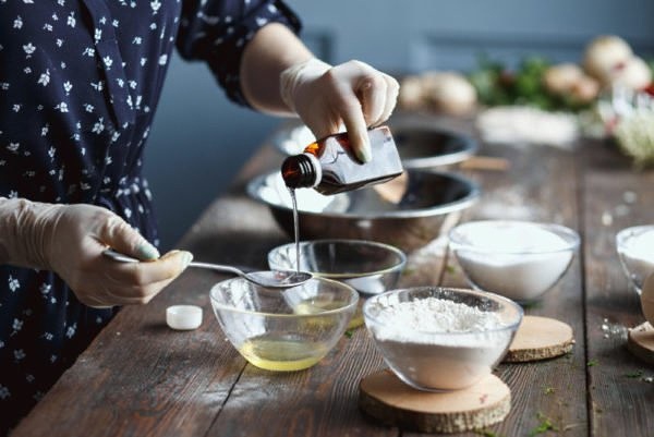 Badebomben (Kugeln). Wie man zu Hause macht, Rezept mit Glitzer, Überraschung, Öl aus Soda, Zitronensäure, Salz, Seife