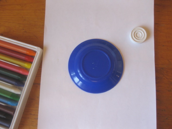 Kolobok-Zeichnung für Kinder mit Bleistift, Farben schwarz und weiß, Farbe, Färbung