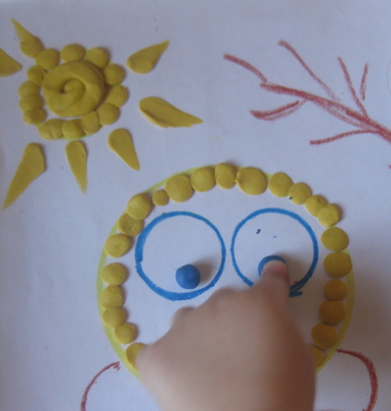 Kolobok-Zeichnung für Kinder mit Bleistift, Farben schwarz und weiß, Farbe, Färbung