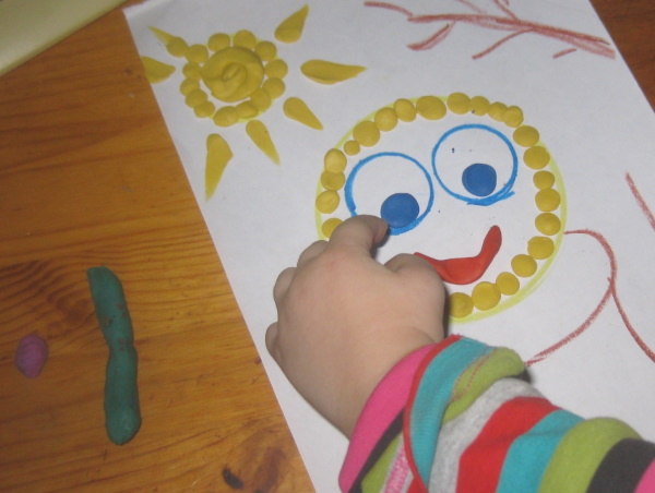 Kolobok-Zeichnung für Kinder mit Bleistift, Farben schwarz und weiß, Farbe, Färbung