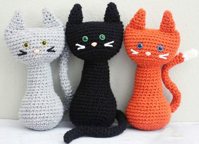 Häkelkatze. Muster und Beschreibungen von Amigurumi aus Plüschgarn, Mohair, Angora. Foto