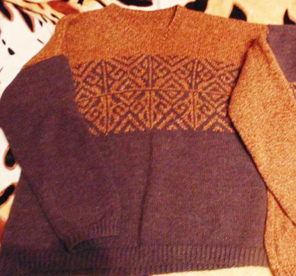 Herren Strickpullover. Muster mit Beschreibungen zum Stricken eines Pullovers für Anfänger. Video