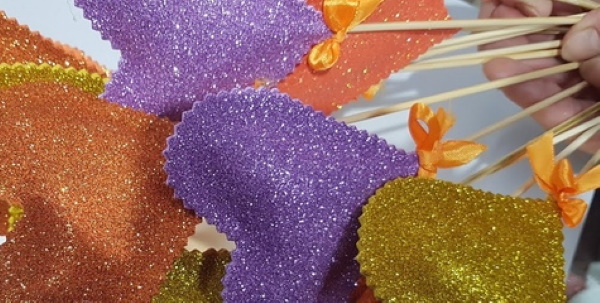 Creazioni fai da te con foamiran glitterato. Masterclass, modelli con modelli. Foto