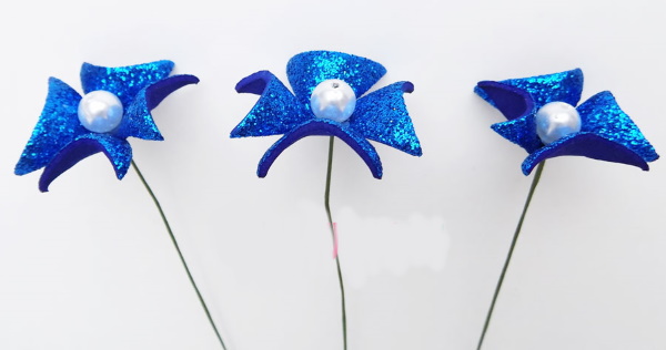 Creazioni fai da te con foamiran glitterato. Masterclass, modelli con modelli. Foto