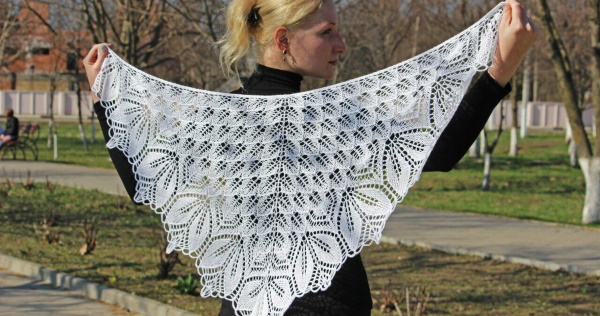 Gestrickter Haruni-Schal. Schnittmuster und Beschreibung für Anfänger, einfaches Modell mit doppelter Bordüre, Schnittmuster
