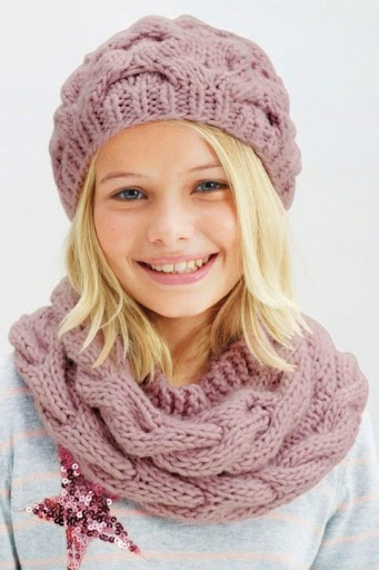 Mit Nadeln gestrickter Snood für Mädchen von 8–10 Jahren in ein oder zwei Runden. Schemata, Abmessungen, Beschreibung