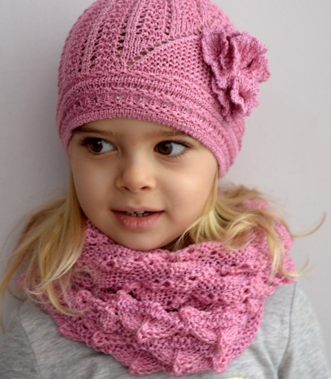 Mit Nadeln gestrickter Snood für Mädchen von 8–10 Jahren in ein oder zwei Runden. Schemata, Abmessungen, Beschreibung