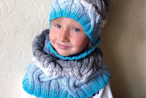 Mit Nadeln gestrickter Snood für Mädchen von 8–10 Jahren in ein oder zwei Runden. Schemata, Abmessungen, Beschreibung