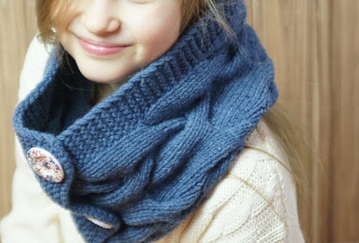 Mit Nadeln gestrickter Snood für Mädchen von 8–10 Jahren in ein oder zwei Runden. Schemata, Abmessungen, Beschreibung