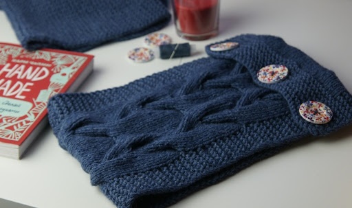Mit Nadeln gestrickter Snood für Mädchen von 8–10 Jahren in ein oder zwei Runden. Schemata, Abmessungen, Beschreibung