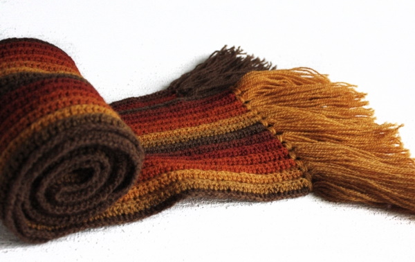 Einen Herrenschal mit Stricknadeln zu stricken ist schnell und einfach. Schemata mit Fotos, Mustern
