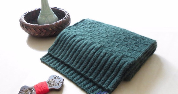Einen Herrenschal mit Stricknadeln zu stricken ist schnell und einfach. Schemata mit Fotos, Mustern
