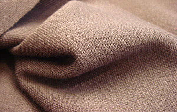 Strickpullover für Damen. Muster mit Spitze, kurze, lange Ärmel, Guipure, Lurex, Knöpfe