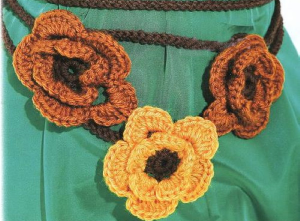 Häkelblume. Strickanleitung und Beschreibung für Anfänger: voluminös, einfach