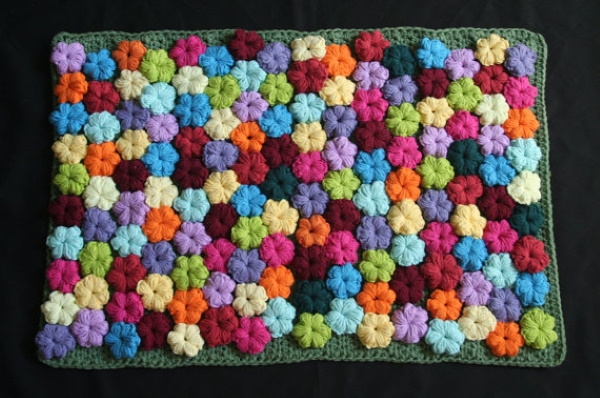 Häkelblume. Strickanleitung und Beschreibung für Anfänger: voluminös, einfach