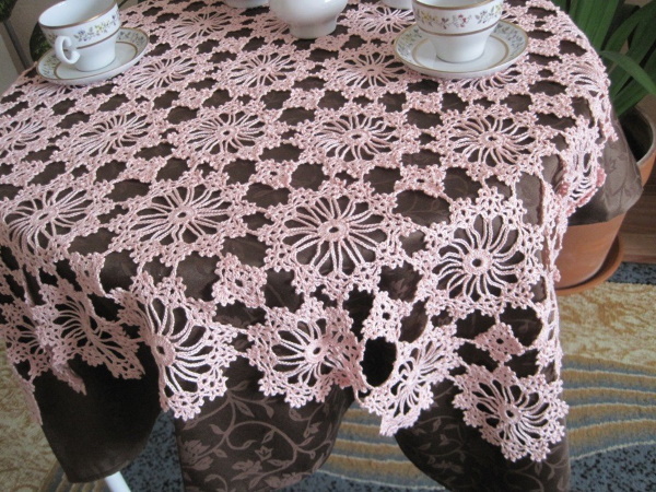 Häkelblume. Strickanleitung und Beschreibung für Anfänger: voluminös, einfach