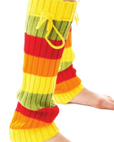 Gestrickte Beinwärmer. Muster und Beschreibung für Frauen mit Zöpfen, aus Melangegarn, Baumwolle, Wolle