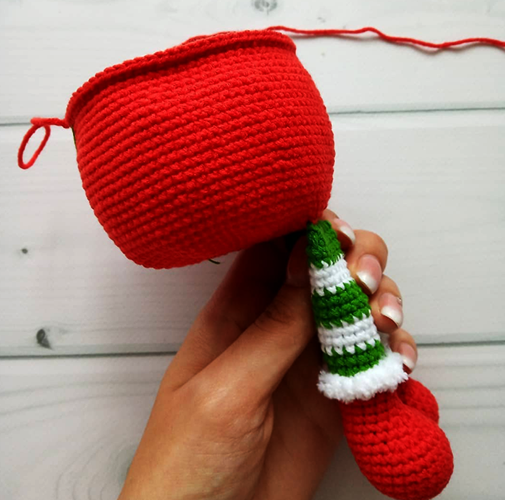 Gnomo all'uncinetto. Schemi e descrizioni, masterclass: Capodanno, Natale, fragola. Foto